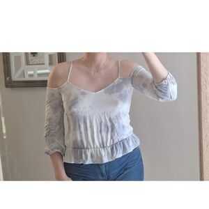 American Eagle Outfitters Light Gray Off-Shoulder Blouse Size Small